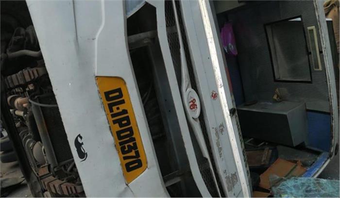 दिल्ली : क्लस्टर बस से टकराई स्कूल बस, 6 छात्र घायल