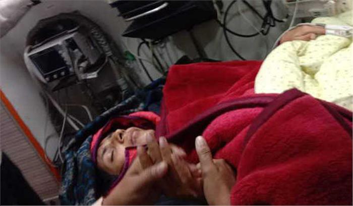 अनशन पर बैठीं स्वाति हुईं बेहोश,अस्पताल में भर्ती