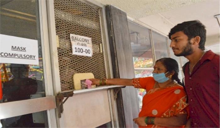 सिनेमाघरों में 1 फरवरी से 100 फीसदी लोगों को बैठने की इजाजत