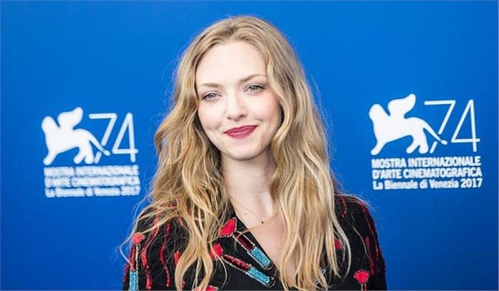 ए माउथफुल ऑफ एयर के किरदार में बखूबी ढली अमांडा सेफ्रीड ए माउथफुल ऑफ एयर के किरदार में बखूबी ढली अमांडा सेफ्रीड