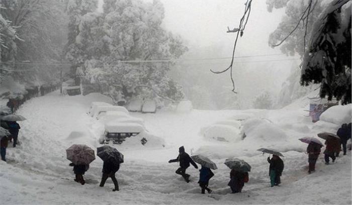 न्यूयॉर्क में इस साल की पहली बर्फबारी,उड़ानें रद्द