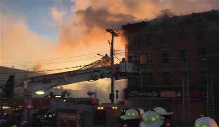 न्यूयॉर्क अपार्टमेंट में बच्चे के स्टोव से खेलने के कारण लगी थी आग