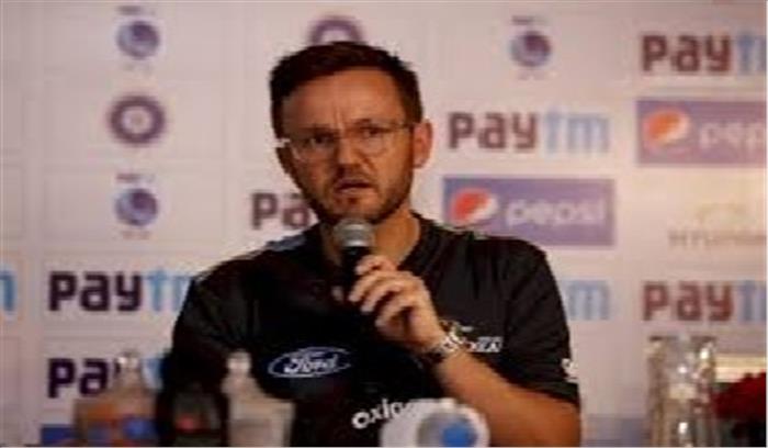 रॉयल चैलेंजर्स बेंगलुरु के क्रिकेट निदेशक हेसन स्वदेश पहुंचे रॉयल चैलेंजर्स बेंगलुरु के क्रिकेट निदेशक हेसन स्वदेश पहुंचे