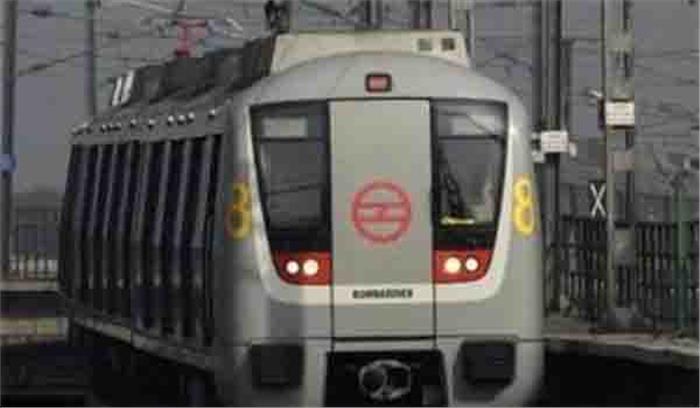 दिल्ली : शख्स ने मेट्रो पुल से कूदकर आत्महत्या की दिल्ली : शख्स ने मेट्रो पुल से कूदकर आत्महत्या की