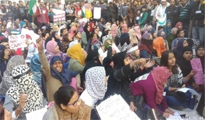 जामिया में छात्र व प्रोफेसर के विचारों का टकराव