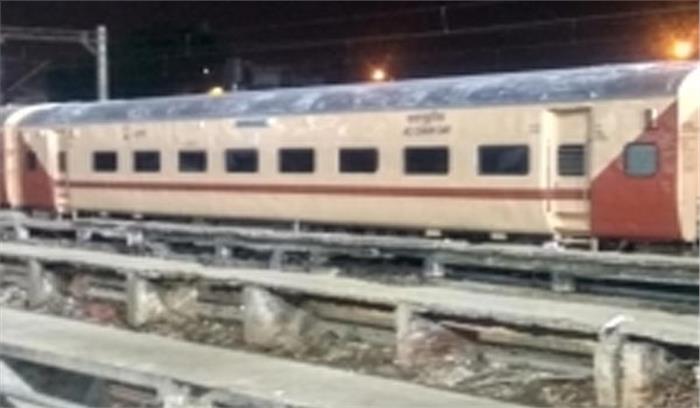 दिल्ली आने वाली 21 ट्रेनें सवा छह घंटे तक लेट