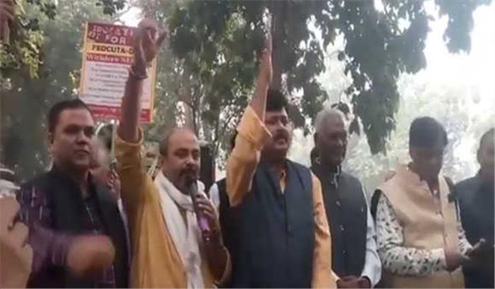 नई शिक्षा नीति के विरोध में शिक्षकों ने निकाली रैली