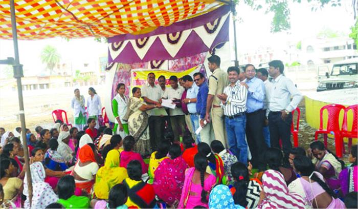 कर्मचारी संघ का एक दिवसीय प्रदर्शन कर सौंपा ज्ञापन