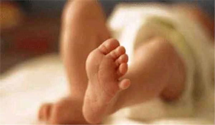 नवजात बच्ची का शव माइनर में तैरता मिला