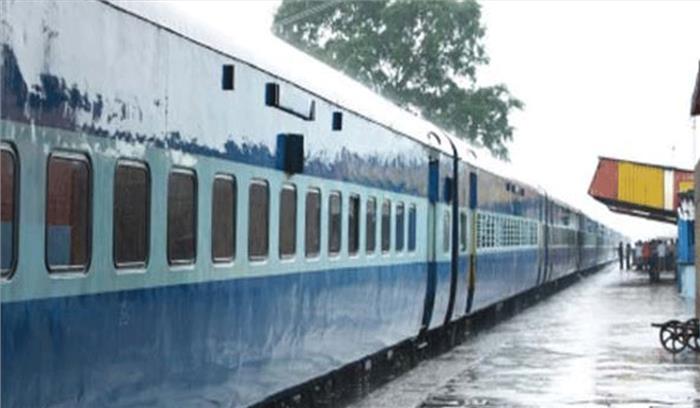 अमृतसर में ट्रेन के शौचालय से नीचे बहाया गया एक नवजात शिशु,जीवित बरामद​​​​​​​