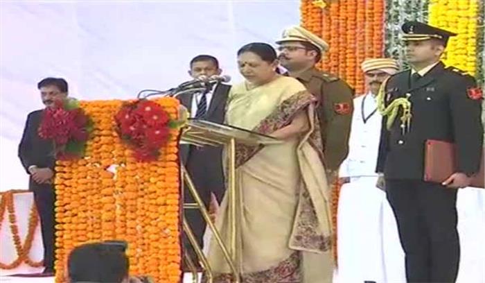  आनंदी बेन पटेल ने मध्य प्रदेश के राज्यपाल पद की शपथ ली