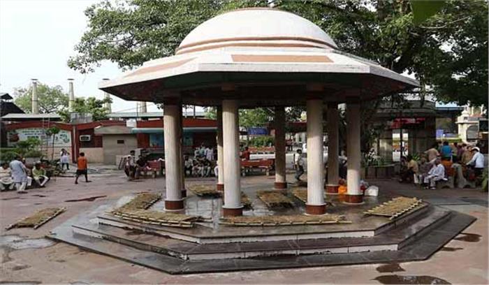 निगमबोध श्मशान पर शवों की बाढ़, परिजनों की लापरवाह भीड़ से श्मशानकर्मी भयभीत