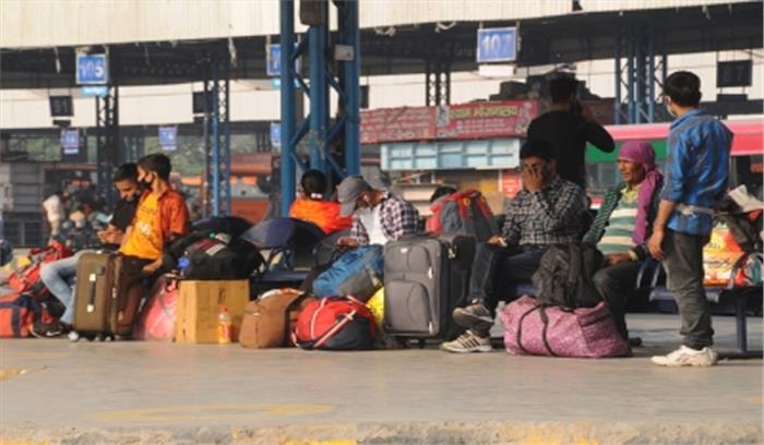 नाइट कर्फ्यू : क्या दिल्ली से पलायन कर रहे लोग या यह बस एक अफवाह?