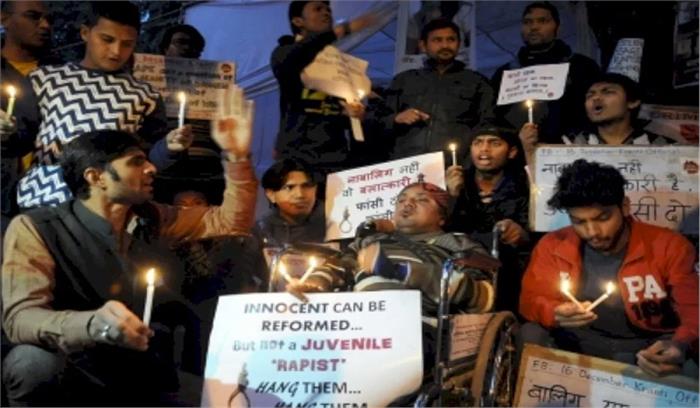 निर्भया : छात्रों ने आप कार्यालय के बाहर किया प्रदर्शन