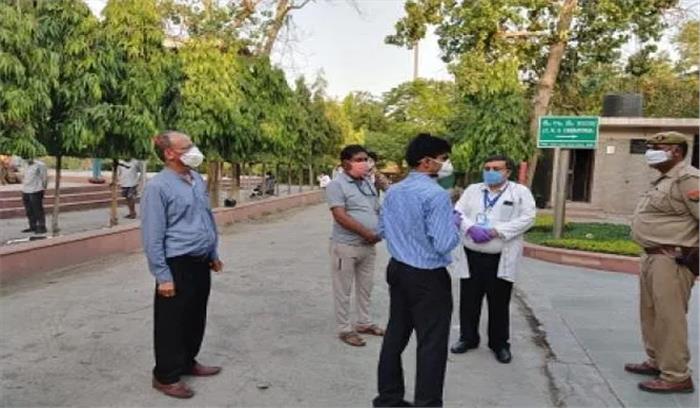 नोएडा : परिजन नहीं हो पाए शामिल, डीएम के नेतृत्व में हुआ अंतिम संस्कार