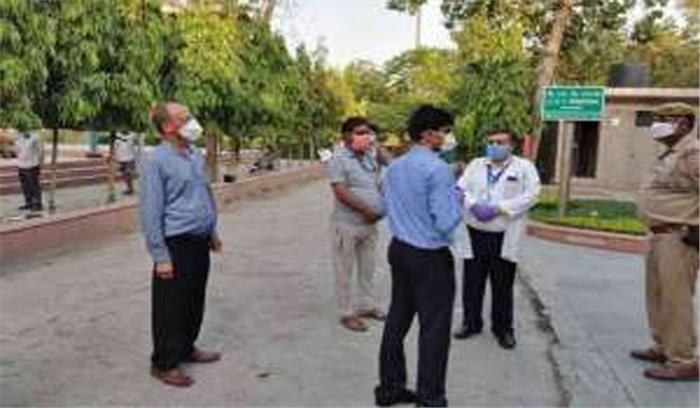 नोएडा के घरों में कौन-कौन और कैसे आ जा सकता? प्रशासन ने स्थिति साफ की नोएडा के घरों में कौन-कौन और कैसे आ जा सकता? प्रशासन ने स्थिति साफ की