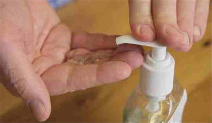 नोएडा : जिलाधिकारी ने पकड़वाई नकली सेनेटाइजर बनाने वाली फैक्टरी नोएडा : जिलाधिकारी ने पकड़वाई नकली सेनेटाइजर बनाने वाली फैक्टरी