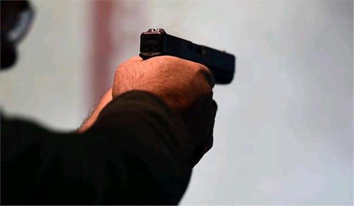 नोएडा सेक्टर 50 में व्यापारी को गोली मारी