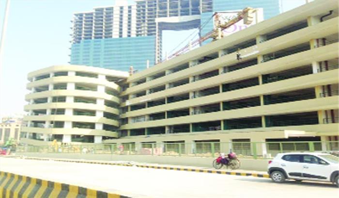 बहुमंजिला पार्किंग में सरफेस ठेकेदारों का कब्जा