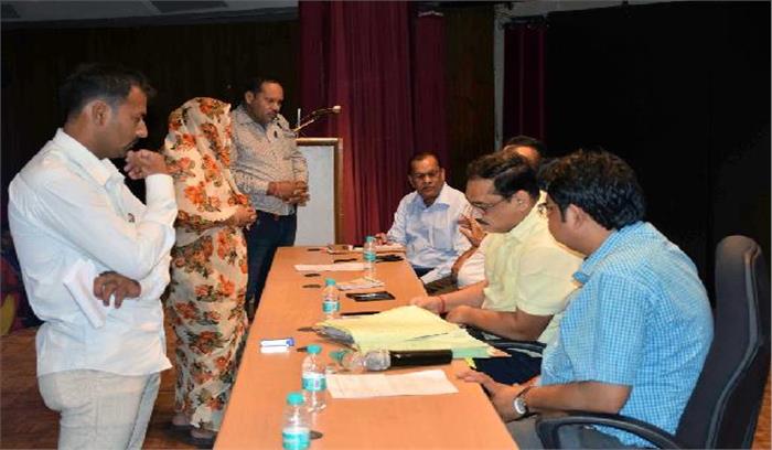 समाधान दिवस में आई 47 शिकायतें