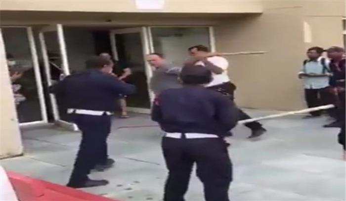 नोएडा हाईराइज सोसायटी में सुरक्षा गाडरें ने निवासी को पीटा