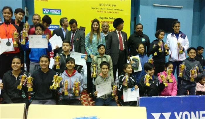 बैडमिंटन प्रतियोगिता में खिलाड़ियों के जीते फाइनल मुकाबले