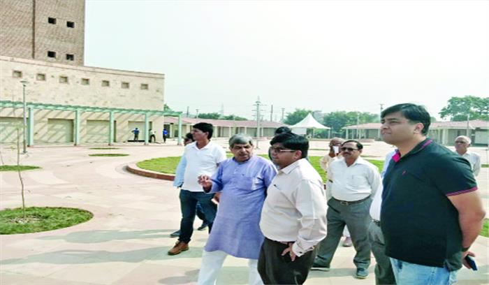 प्राधिकरण अधिकारियों ने किया शिल्प हाट का निरीक्षण प्राधिकरण अधिकारियों ने किया शिल्प हाट का निरीक्षण