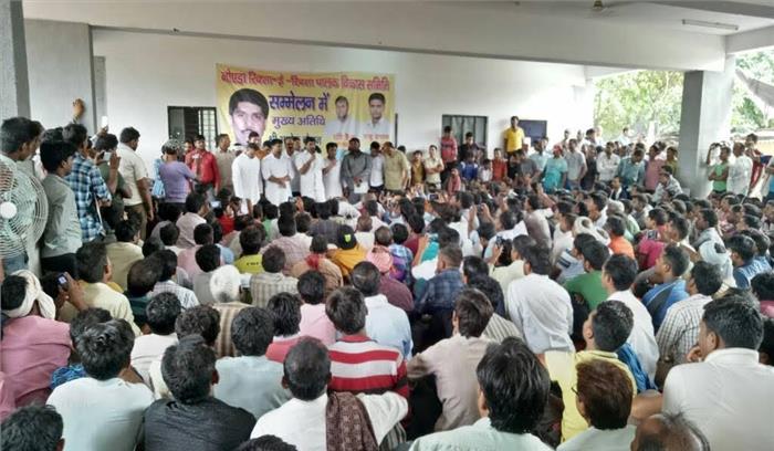 ई-रिक्शा चालकों ने प्रशासन को दी व्यापक जनांदोलन की चेतावनी