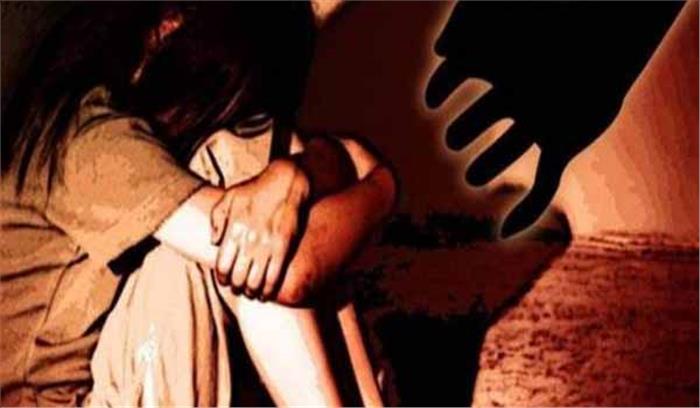 नोएडा में मासूम छात्रा से दुष्कर्म का आरोपी गिरफ्तार नोएडा में मासूम छात्रा से दुष्कर्म का आरोपी गिरफ्तार