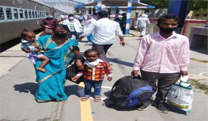 नोएडा से प्रवासी श्रमिकों को घर भेजे जाने का सिलसिला जारी