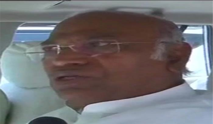 भाजपा अविश्वास प्रस्ताव पर सोची समझी रणनीति के तहत चर्चा नहीं करा रही: खड़गे