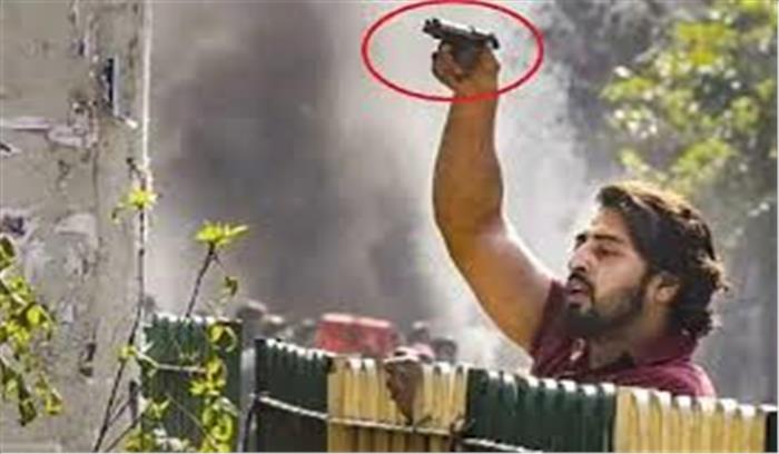 दिल्ली हिंसा : शाहरुख पठान द्वारा हवलदार पर पिस्तौल तानने के मामले में चार्जशीट दाखिल दिल्ली हिंसा : शाहरुख पठान द्वारा हवलदार पर पिस्तौल तानने के मामले में चार्जशीट दाखिल