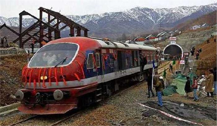 कश्मीर घाटी में  रेल सेवायें  रद्द