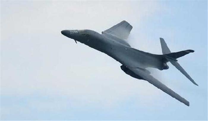 लड़ाकू विमानों ने कोरियाई प्रायद्वीप पर उड़ान भरी