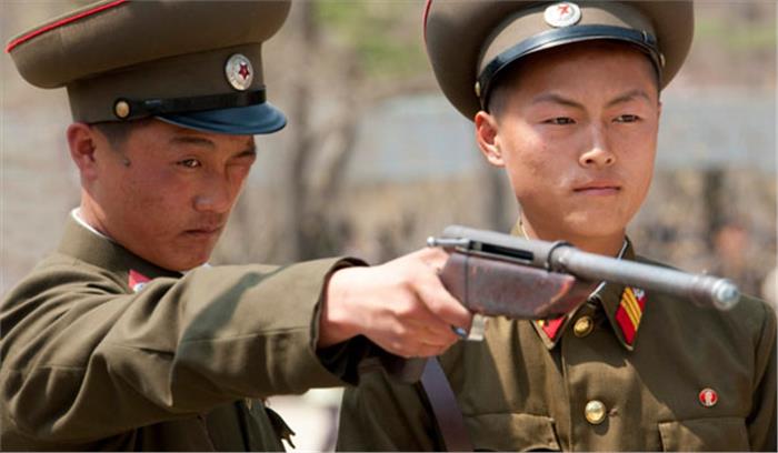 उत्तर कोरिया की सेना ने दक्षिण कोरिया भाग रहे जवान को गोली मारकर किया घायल