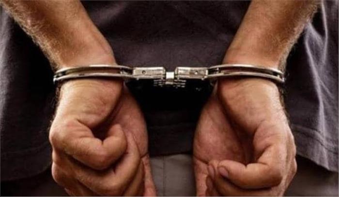 दिल्ली : शराब तस्करों के साथ सिपाही भी गिरफ्तार दिल्ली : शराब तस्करों के साथ सिपाही भी गिरफ्तार