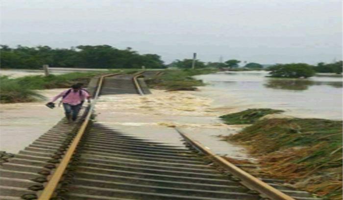 पूर्वोत्तर : बाढ़ के कारण रेल सेवा बाधित