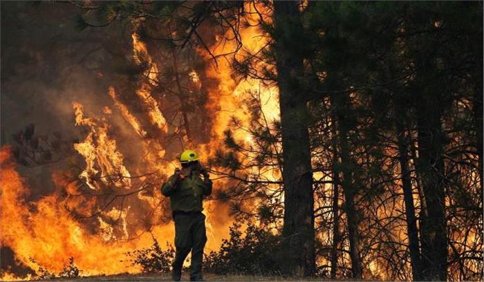 कैलिफोर्निया: जंगल में लगी आग में 21 की मौत, सैकड़ों लोग लापता