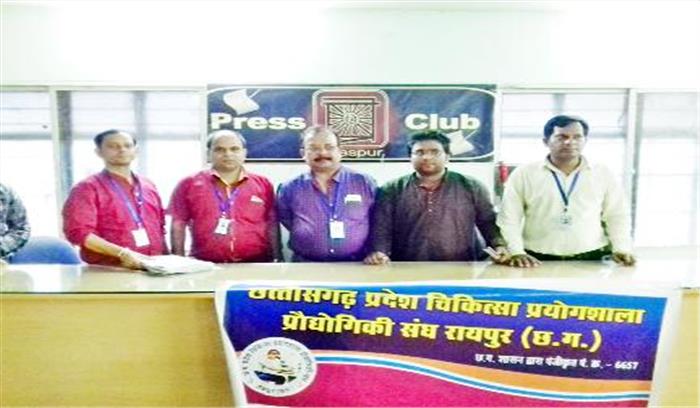 प्रशिक्षित लैब टेक्निशियनों को पैथोलेब खोलने की अनुमति दें