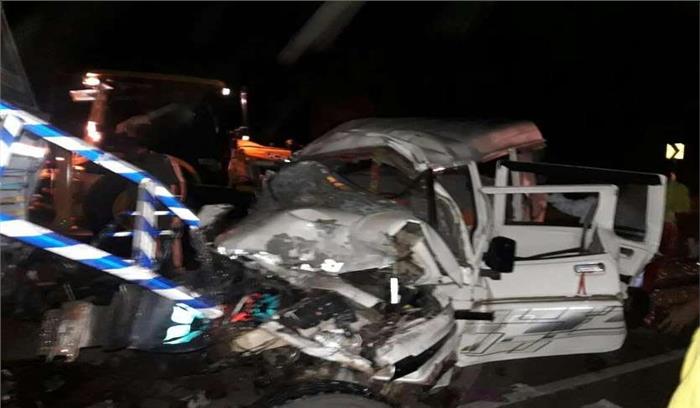 ओडिशा में गाड़ी और ट्रक के बीच जबरदस्त टक्कर, 10 लोगों की मौत