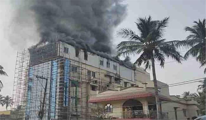 ओडिशा के कटक में निजी अस्पताल में लगी भीषण आग ओडिशा के कटक में निजी अस्पताल में लगी भीषण आग