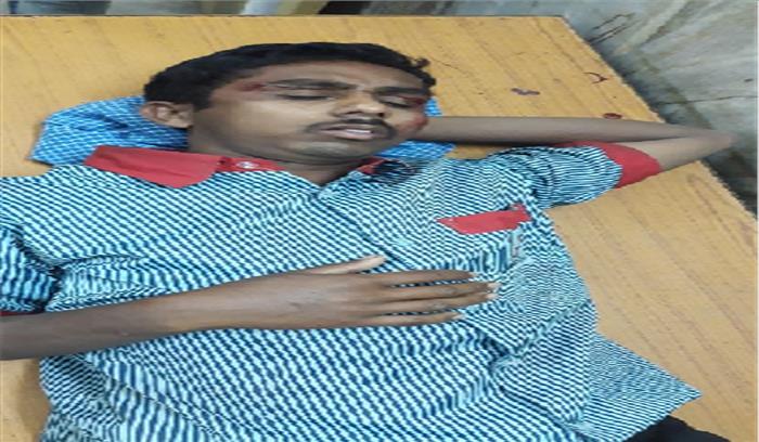 दुपहिया की ठोकर से युवक गंभीर