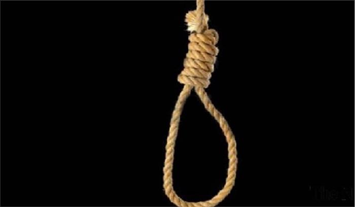 अधिकारी की पत्नी ने की आत्महत्या