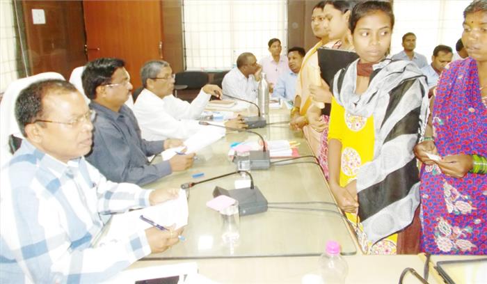 कलेक्टर ने सुनीं आम नागरिकों की समस्याएं