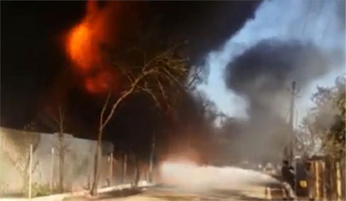 इंदौर के औद्योगिक क्षेत्र में तेल फैक्ट्री में लगी आग