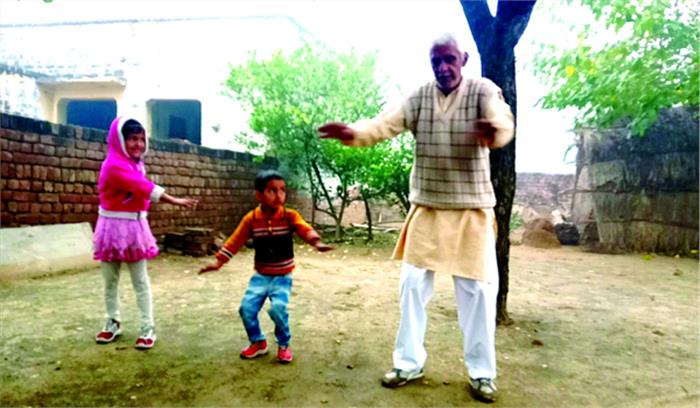 70 साल के ओल्ड ब्वॉय रामफल को देखकर छूट जाता है युवाओं का पसीना 