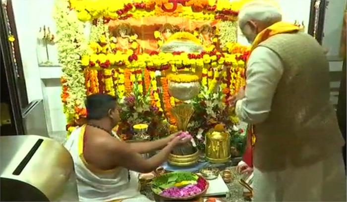 पीएम नरेंद्र मोदी ने की मस्कट के शिव मंदिर में पूजा अर्चना