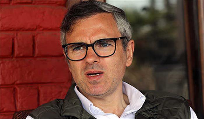 मिर्ची बम केवल प्रदर्शन करने वाले कश्मीरियों के लिए है : उमर अब्दुल्ला