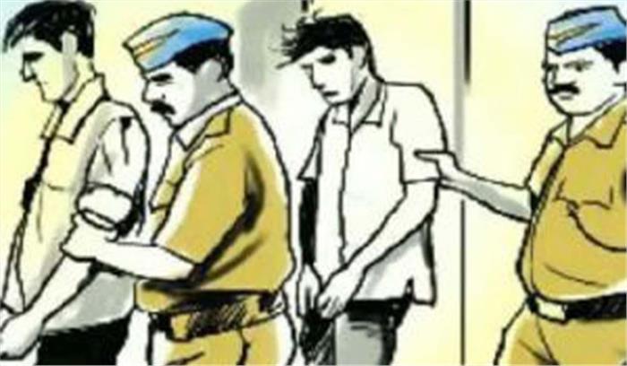 ऑनलाइन क्रिकेट सट्टा खिलाते तीन सटोरिए गिरफ़्तार ऑनलाइन क्रिकेट सट्टा खिलाते तीन सटोरिए गिरफ़्तार