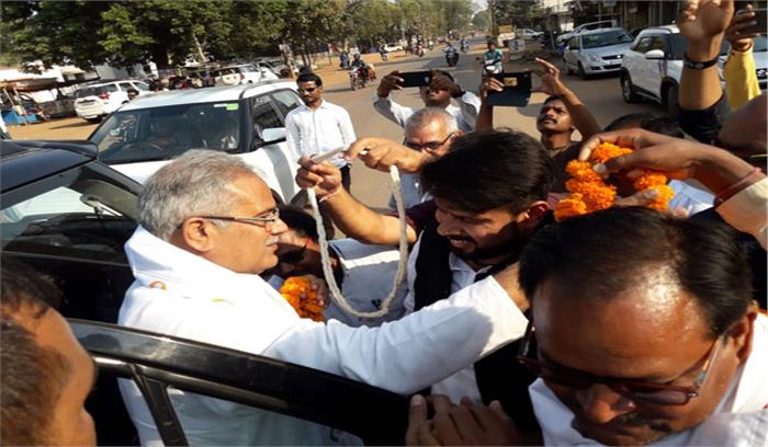 बघेल का कांग्रेसियों ने किया स्वागत